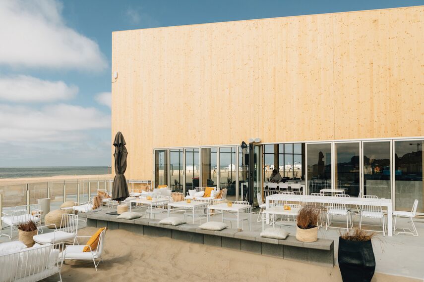 SlimLine 38 Windows and ConceptFolding 77 Sliding & Folding - Entertainment BMW Art Ville located in Knokke-Heist, Belgium