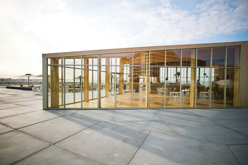 SlimLine 38 Windows and ConceptFolding 77 Sliding & Folding - Entertainment BMW Art Ville located in Knokke-Heist, Belgium