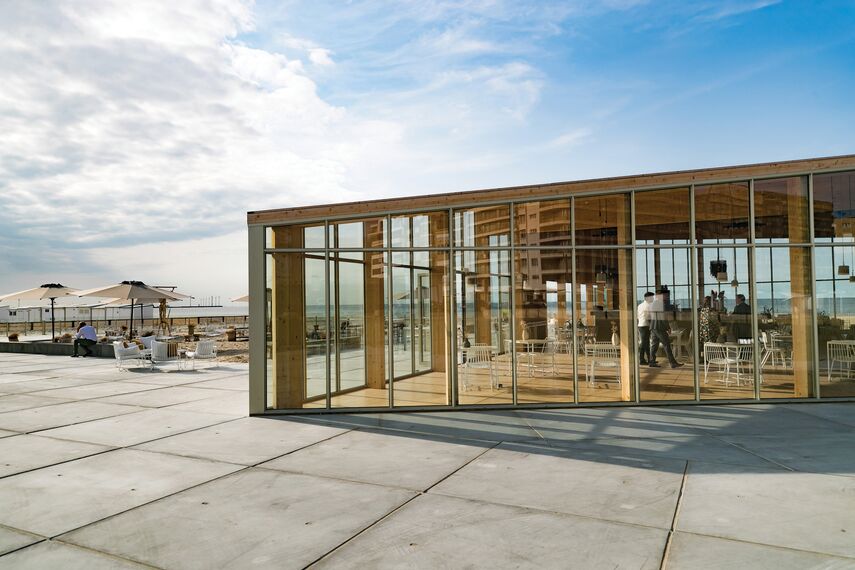 SlimLine 38 Windows and ConceptFolding 77 Sliding & Folding - Entertainment BMW Art Ville located in Knokke-Heist, Belgium