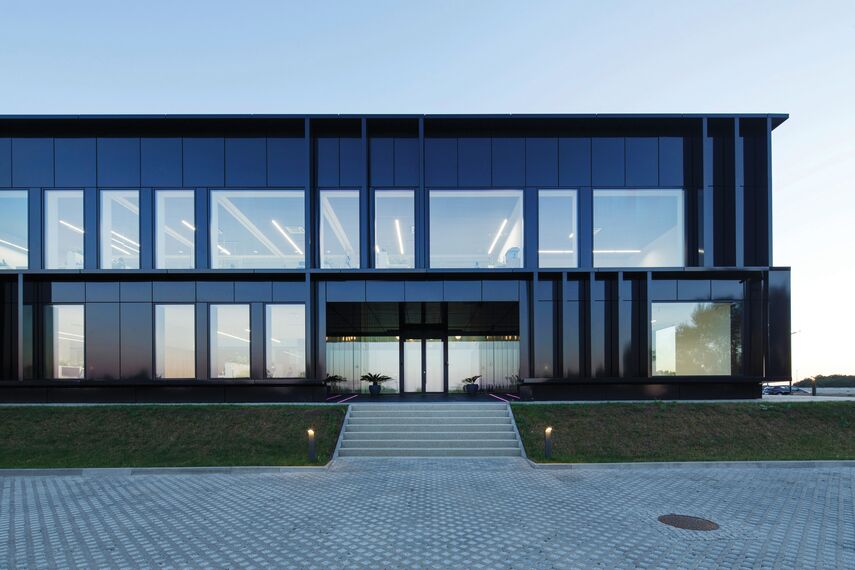 CW 50-HI Façades and ConceptSystem 59Pa Windows - Pivexin Technology Headquarter located in Babice, Poland