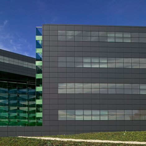 ConceptSystem 68 Windows, ConceptSystem 68 Doors, ConceptWall 50 Façades and ConceptWall 86 Façades - Office building Coca-Cola headquarters Spain located in Madrid, Spain