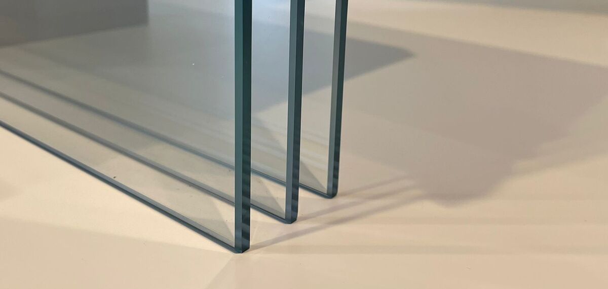 Triple glass in a curtain wall corner sample.