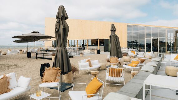 SlimLine 38 Windows and ConceptFolding 77 Sliding & Folding - Entertainment BMW Art Ville located in Knokke-Heist, Belgium